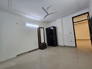Room in 2 BHK Builder Floor at Saket – for Rent