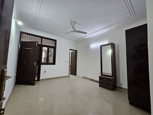 Room in 2 BHK Builder Floor at Saket – for Rent