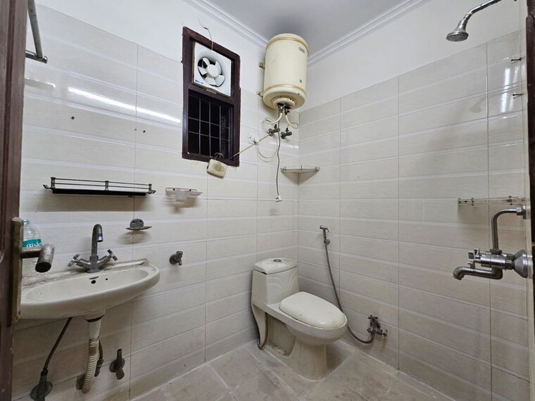 Bathroom, saket 2 Bedroom 800 Sq.Ft. Builder Floor In Saket Delhi 10463077