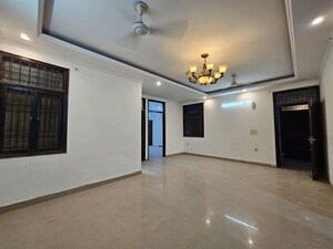 Room in 2 BHK Builder Floor at Saket – for Rent