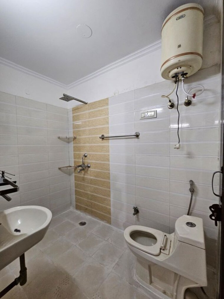 Bathroom, saket 2 Bedroom 800 Sq.Ft. Builder Floor In Saket Delhi 10463077