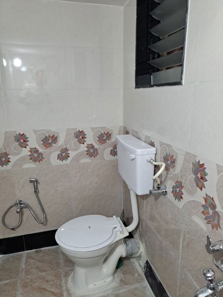 Bathroom, powai-cosmopolitan-chs 2 Bedroom 900 Sq.Ft. Apartment In Powai Mumbai 10463114