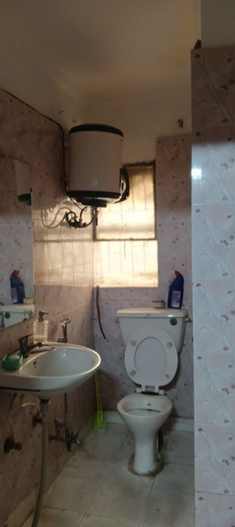 Bathroom, south extension i 1 RK 200 Sq.Yd. Builder Floor In South Extension I Delhi 10463116
