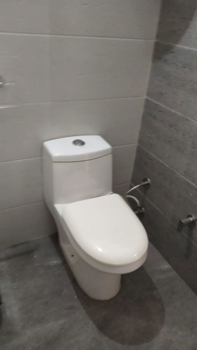 Bathroom, ludhiana city centre 2 Bedroom 120 Sq.Yd. Builder Floor In Ludhiana City Centre Ludhiana 10463115