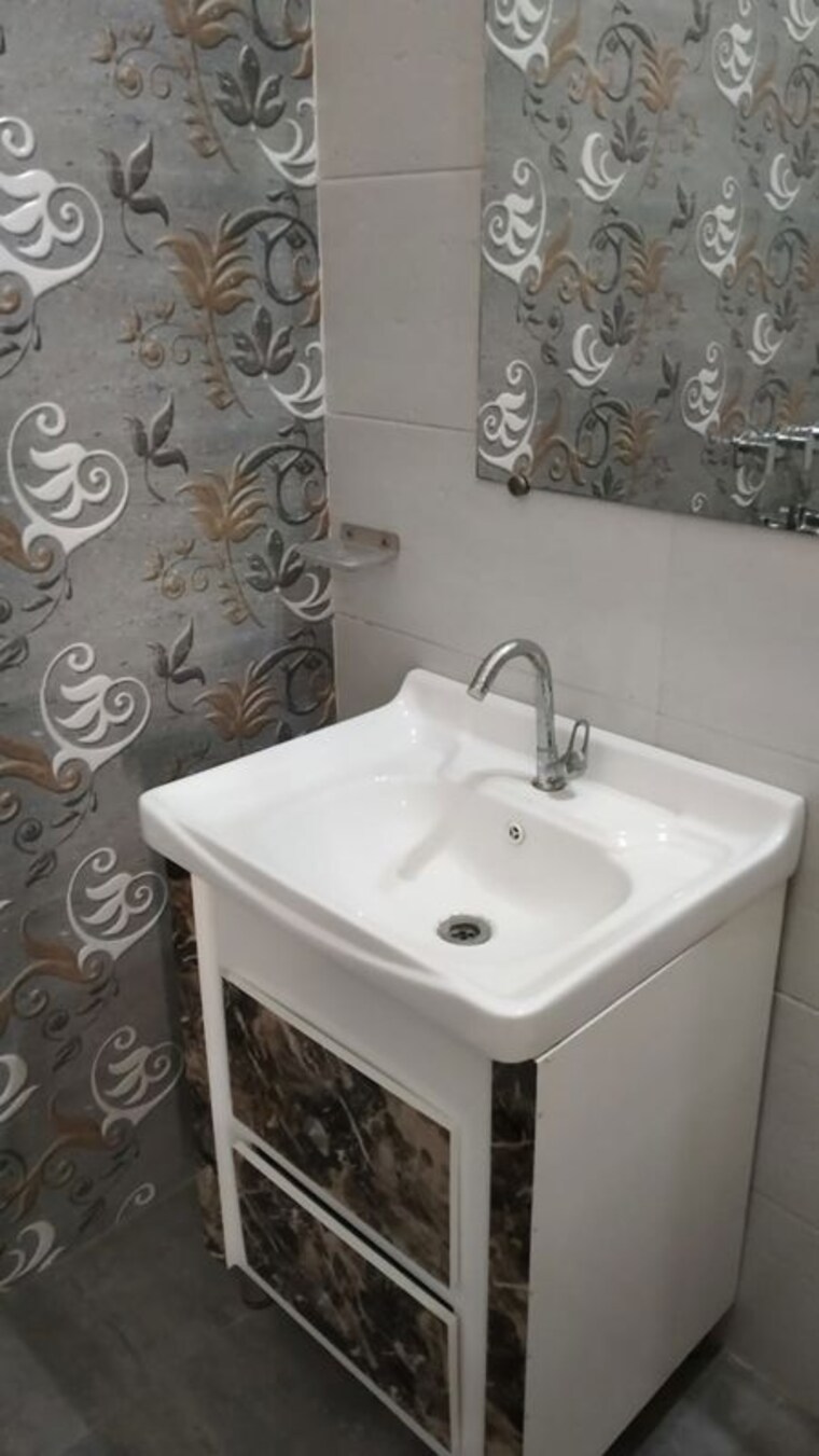 Bathroom, ludhiana city centre 2 Bedroom 120 Sq.Yd. Builder Floor In Ludhiana City Centre Ludhiana 10463115