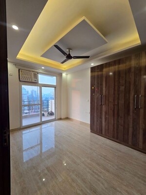 Room in 3 BHK Builder Floor at Sector 57 – for Rent
