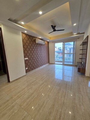 Room in 3 BHK Builder Floor at Sector 57 – for Rent