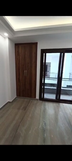 Room in 3 BHK Builder Floor at Vasant Kunj Enclave – for Rent