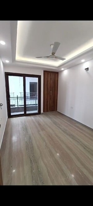 Room in 3 BHK Builder Floor at Vasant Kunj Enclave – for Rent