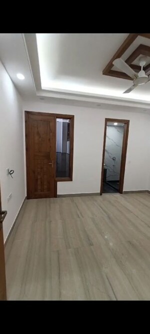 Room in 3 BHK Builder Floor at Vasant Kunj Enclave – for Rent