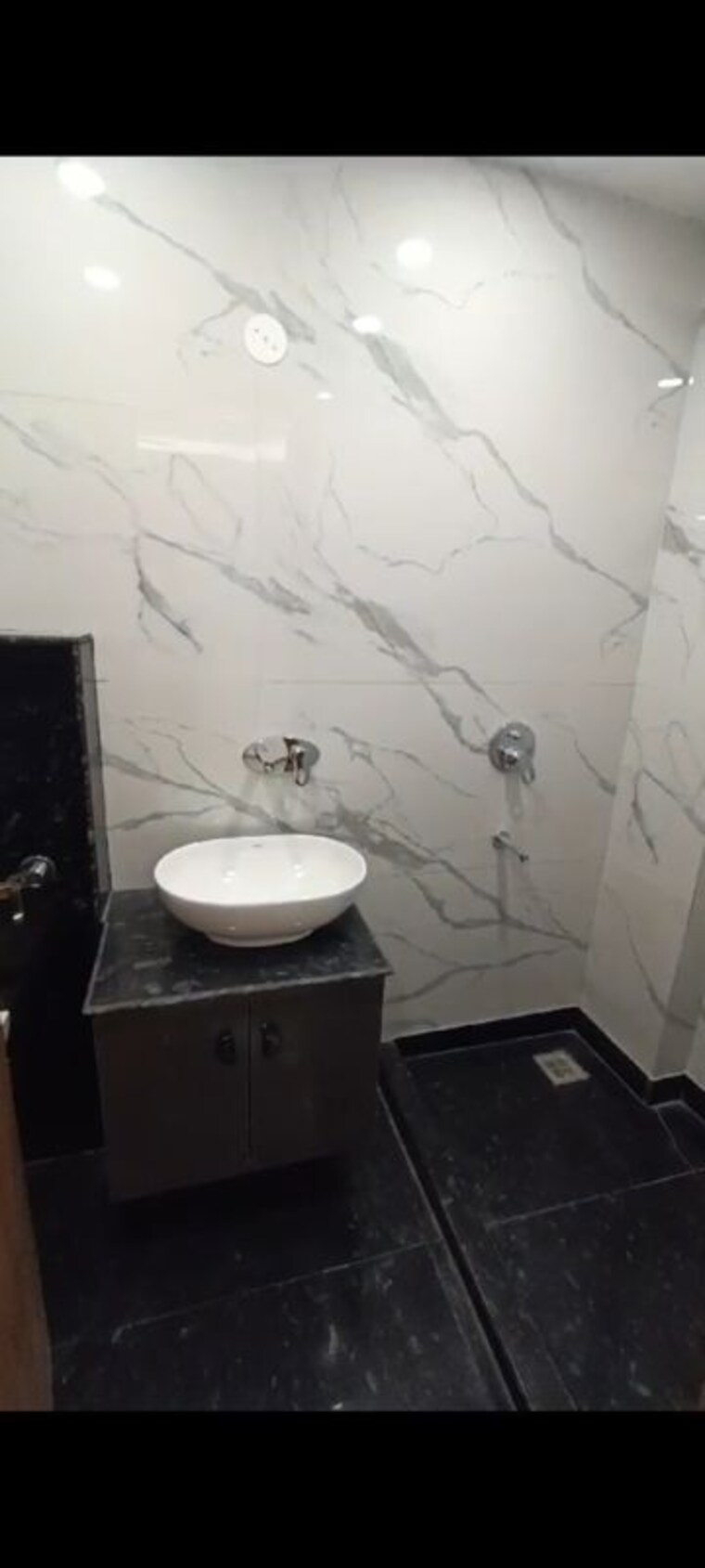 Bathroom, vasant kunj enclave 3 Bedroom 115 Sq.Yd. Builder Floor In Vasant Kunj Enclave Delhi 10463212