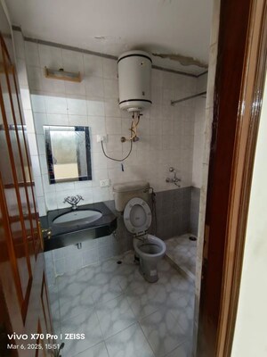 Bathroom in 3.5 BHK Builder Floor at Ardee City, Sector 52 – for Rent