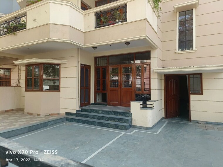 Exterior View, ardee-city 3.5 Bedroom 301 Sq.Yd. Builder Floor In Sector 52 Gurgaon 10463241