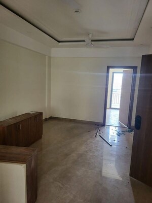 Room in 4 BHK Builder Floor at Unitech South City II, Sector 50 – for Sale