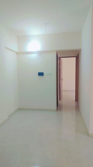 Room in 2 BHK Apartment at Kohinoor Shangrila, Pimpri – for Rent