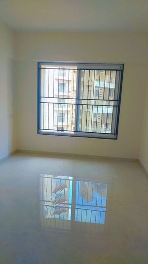 Room in 2 BHK Apartment at Kohinoor Shangrila, Pimpri – for Rent