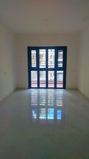 Room in 2 BHK Apartment at Kohinoor Shangrila, Pimpri – for Rent