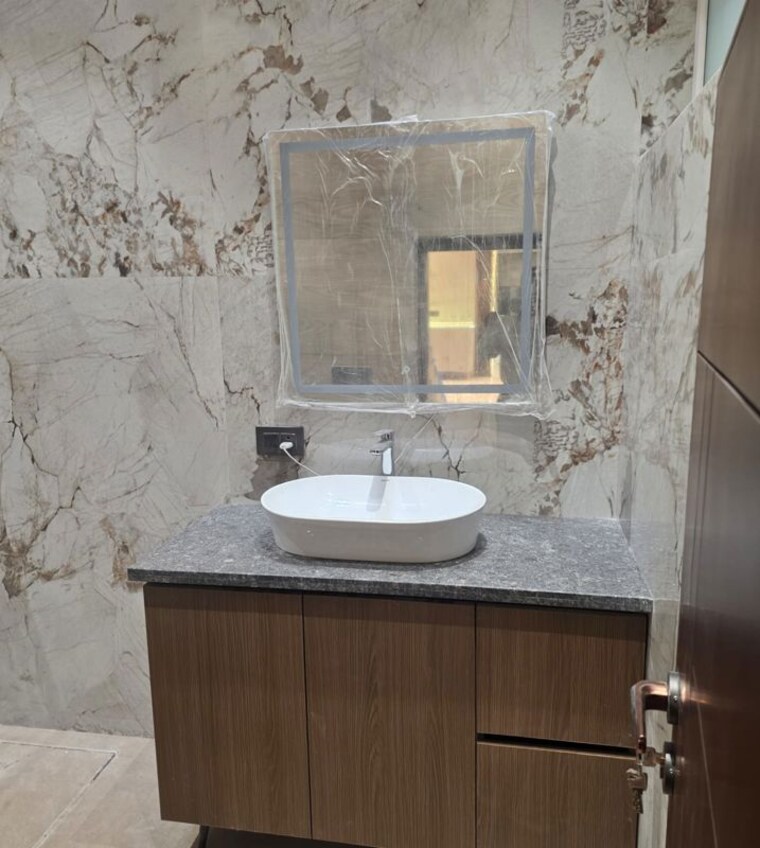 Bathroom, miller ganj 2.5 Bedroom 500 Sq.Yd. Builder Floor In Miller Ganj Ludhiana 10463219