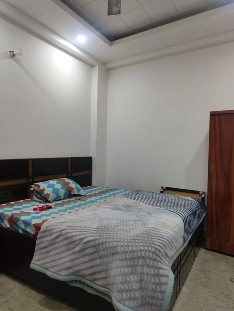 Bedroom, safdarjung enclave 2 Bedroom 75 Sq.Yd. Builder Floor In Safdarjung Enclave Delhi 10463256