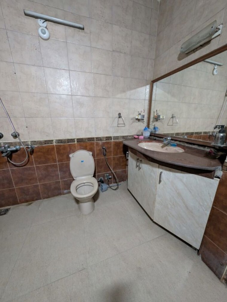 Bathroom, mayfair garden 4 Bedroom 610 Sq.Yd. Independent House In Mayfair Garden Delhi 10463312