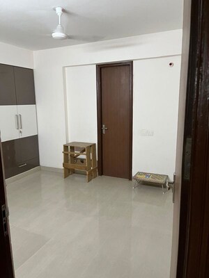 Room in 3 BHK Apartment at Ramprastha City The View, Sector 37d – for Rent