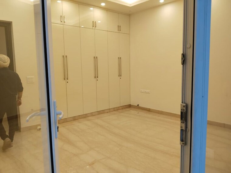 Room, greater kailash ii 3 Bedroom 150 Sq.Yd. Builder Floor In Greater Kailash ii Delhi 10463362