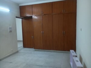 Room in 3 BHK Apartment at Vasant Kunj – for Rent