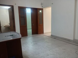 Room in 3 BHK Apartment at Vasant Kunj – for Rent