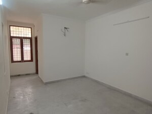 Room in 3 BHK Apartment at Vasant Kunj – for Rent