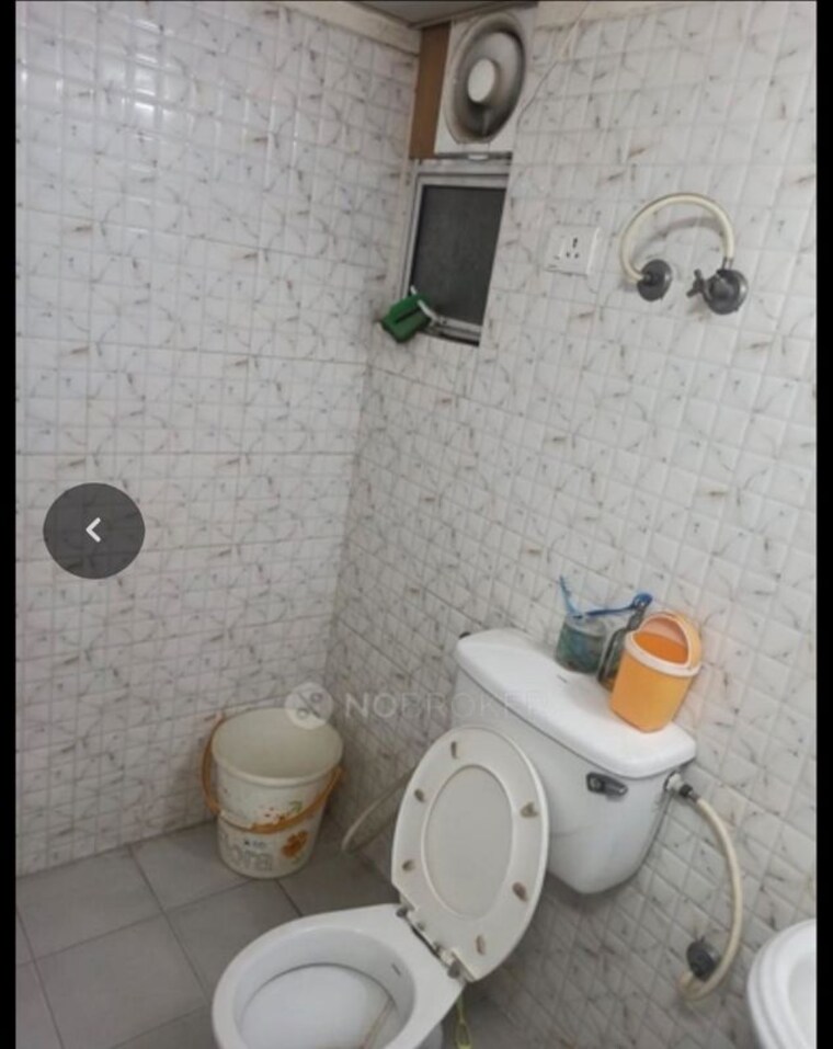 Bathroom, gaur-city-6th-avenue 2.5 Bedroom 1175 Sq.Ft. Apartment In Sector 4 Greater Noida Greater Noida 10463405