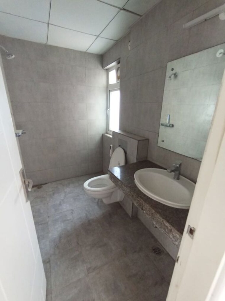 Bathroom, pareena-the-elite-residences 3.5 Bedroom 1850 Sq.Ft. Apartment In Sector 99 Gurgaon 10463402