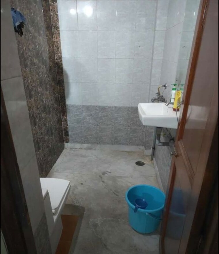 Bathroom, sector 36 greater noida 1 Bedroom 600 Sq.Ft. Builder Floor In Sector 36 Greater Noida Greater Noida 10463450