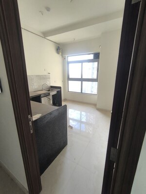 Room in 3 BHK Apartment at Kalpataru Vienta, Kandivali East – for Rent