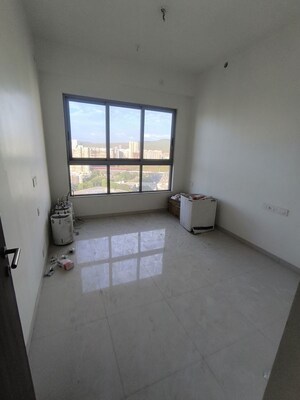 Room in 3 BHK Apartment at Kalpataru Vienta, Kandivali East – for Rent