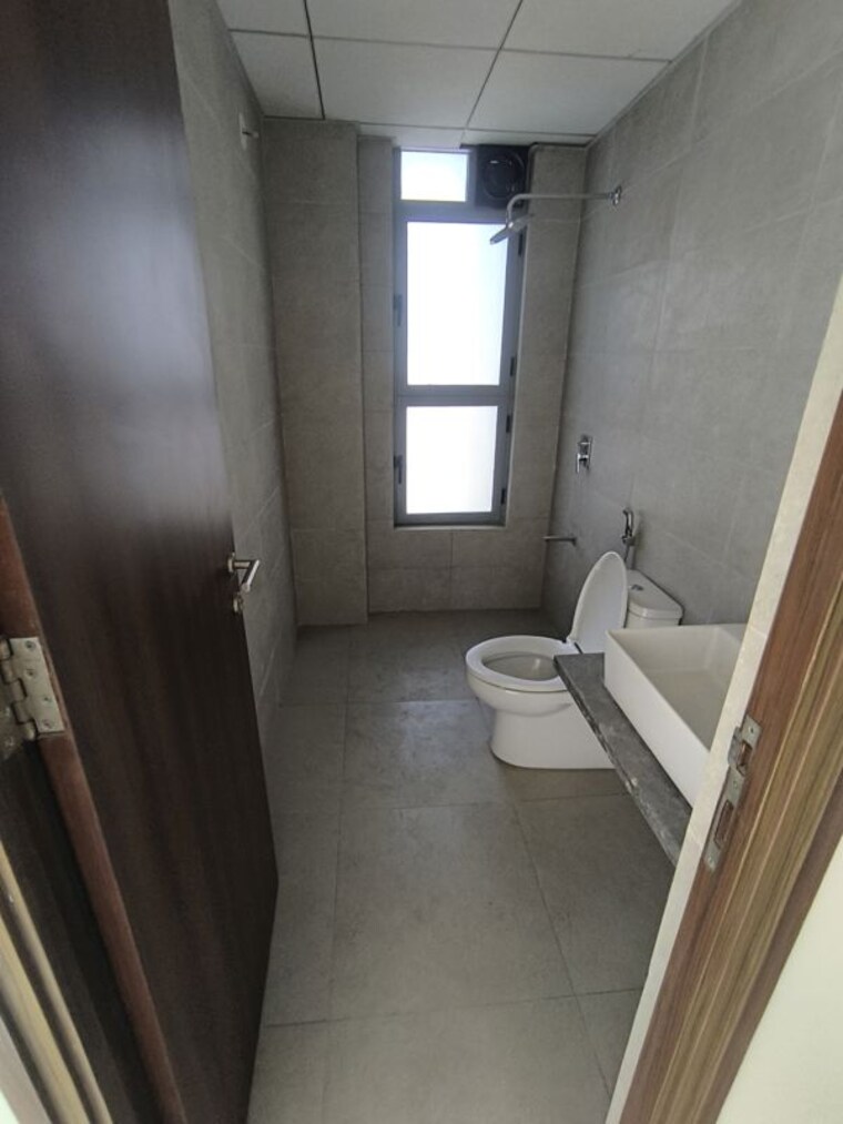 Bathroom, kalpataru-vienta 3 Bedroom 1012 Sq.Ft. Apartment In Kandivali East Mumbai 10463435