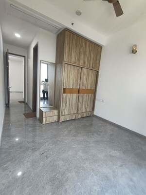 Room in 3 BHK Apartment at Prestige Jasdan Classic, Mahalaxmi – for Rent