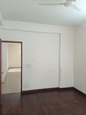 Room in 3 BHK Apartment at Sector 16c Greater Noida – for Sale