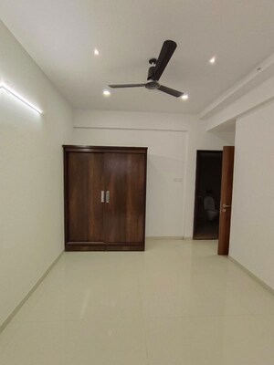 Room in 3 BHK Apartment at Runwal The Central Park, Chinchwad – for Rent