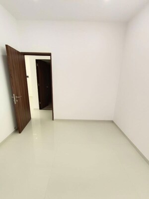 Room in 3 BHK Apartment at Runwal The Central Park, Chinchwad – for Rent