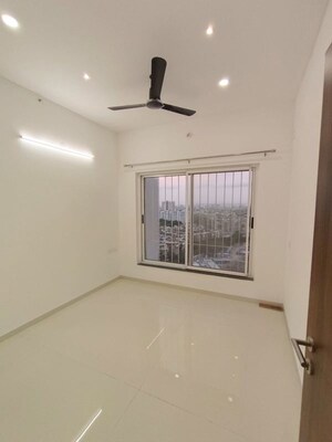 Room in 3 BHK Apartment at Runwal The Central Park, Chinchwad – for Rent