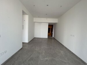 Room in 3 BHK Apartment at Mahalaxmi Racecourse – for Rent