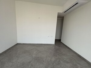 Room in 3 BHK Apartment at Mahalaxmi Racecourse – for Rent