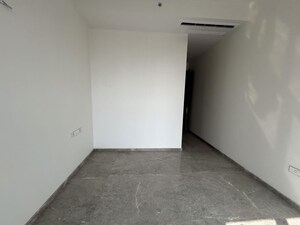 Room in 3 BHK Apartment at Mahalaxmi Racecourse – for Rent