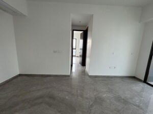 Room in 3 BHK Apartment at Mahalaxmi Racecourse – for Rent