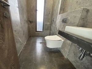 Bathroom in 3 BHK Apartment at Mahalaxmi Racecourse – for Rent