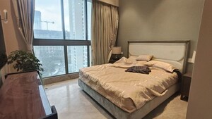 Bedroom in 3 BHK Apartment at Mahalaxmi Racecourse – for Rent