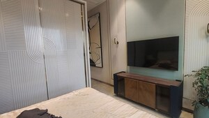 Room in 3 BHK Apartment at Mahalaxmi Racecourse – for Rent