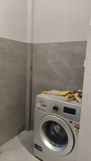 Bathroom in 3 BHK Apartment at Mahalaxmi Racecourse – for Rent