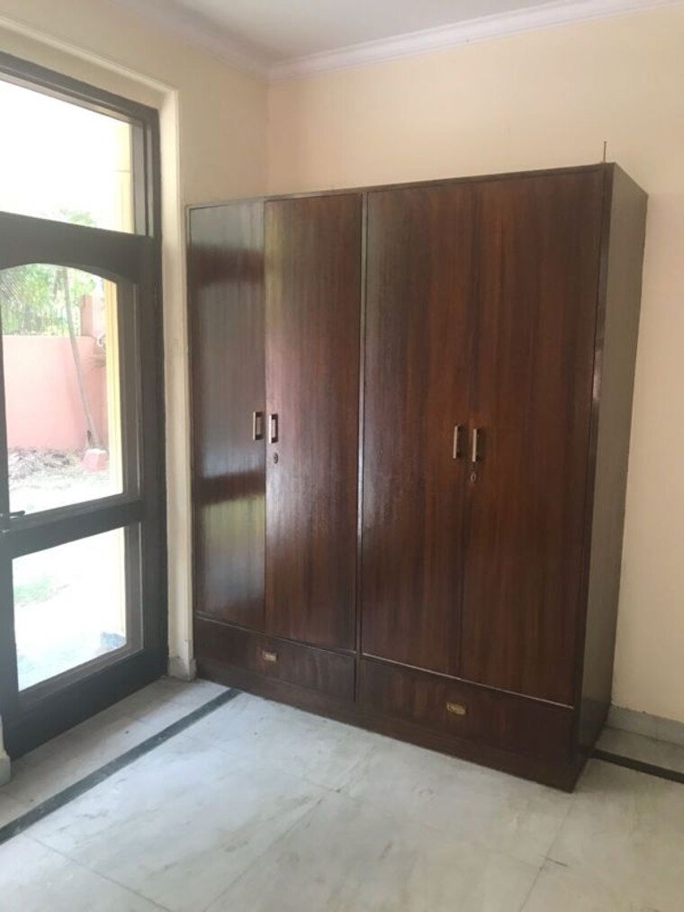 Room, safdarjung development area 1 RK 300 Sq.Yd. Villa In Safdarjung Development Area Delhi 10463576