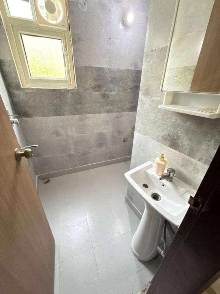 Bathroom, nangal dewat 2 Bedroom 1700 Sq.Ft. Builder Floor In Nangal Dewat Delhi 10462176